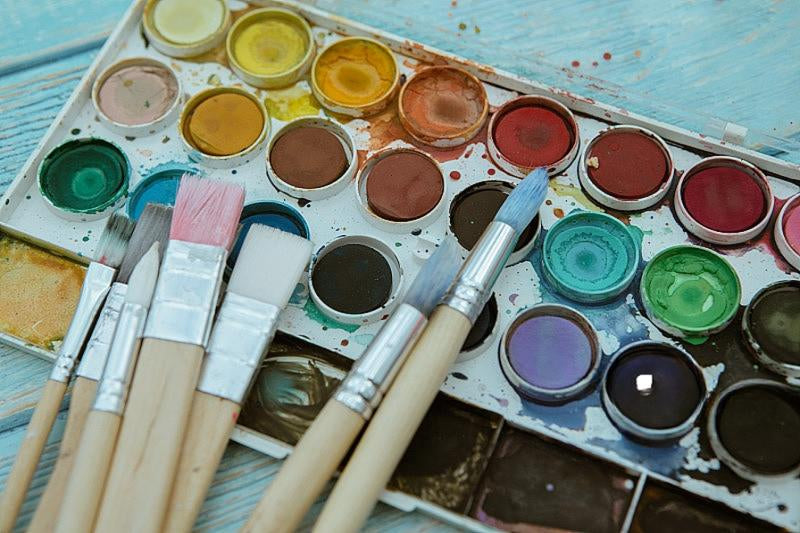 Pinceaux et pigments pour peinture à l’huile artisanale